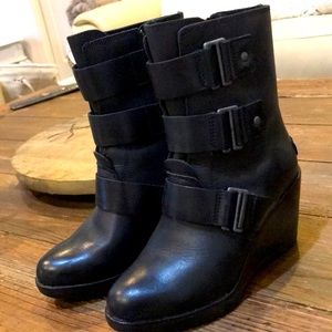 Like new wedge mid back boots